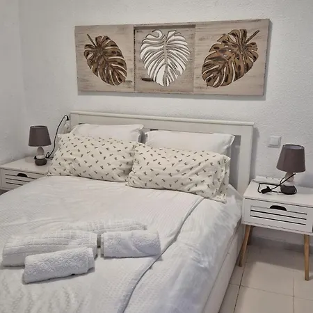 Cozy In Urb La Marina With Shared Pool